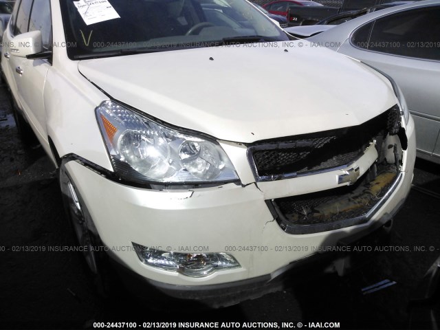 1GNKRGED9BJ159686 - 2011 CHEVROLET TRAVERSE LT WHITE photo 6