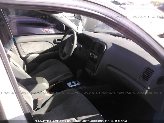 KNAGD128125170723 - 2002 KIA OPTIMA MAGENTIS/LX/SE WHITE photo 5