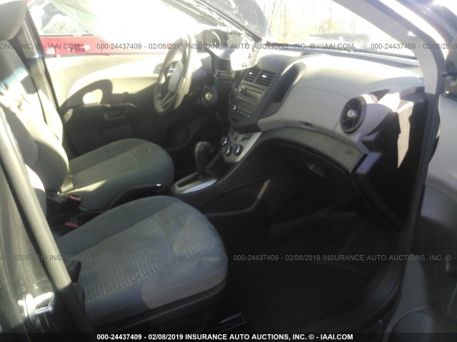 1G1JA5SH5E4123108 - 2014 CHEVROLET SONIC LS GRAY photo 5