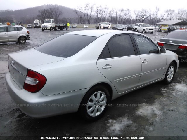 4T1BE30K32U047091 - 2002 TOYOTA CAMRY LE/XLE/SE SILVER photo 4