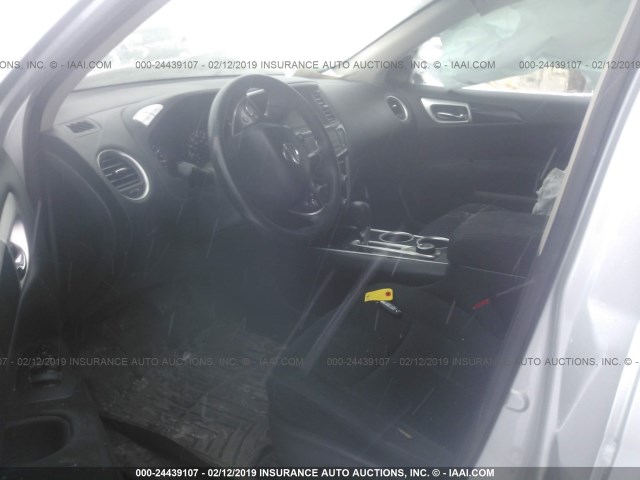 5N1AR2MMXDC638131 - 2013 NISSAN PATHFINDER S/SV/SL/PLATINUM SILVER photo 5