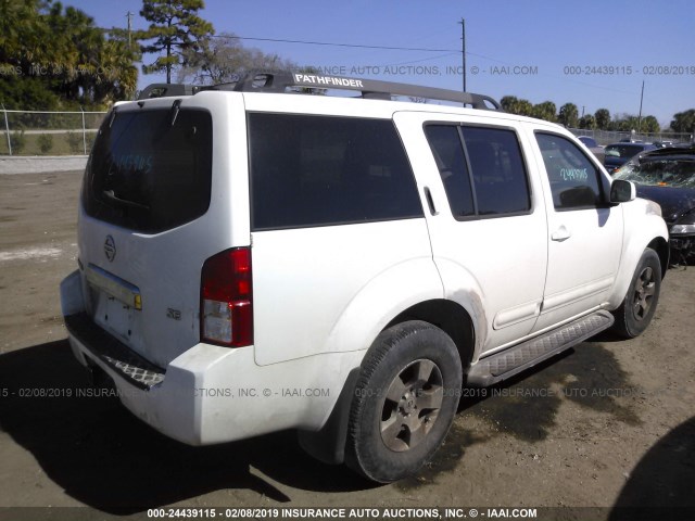 5N1AR18U46C644532 - 2006 NISSAN PATHFINDER LE/SE/XE WHITE photo 4