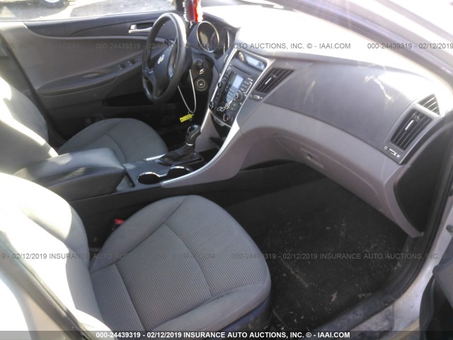 5NPEB4AC6BH223679 - 2011 HYUNDAI SONATA GLS SILVER photo 5