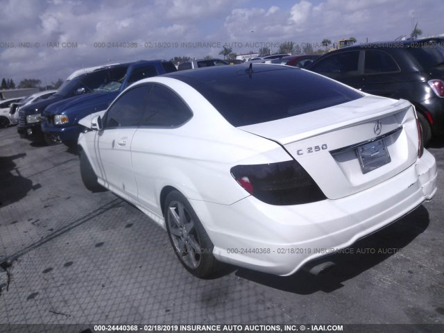 WDDGJ4HB6DF988421 - 2013 MERCEDES-BENZ C 250 WHITE photo 3