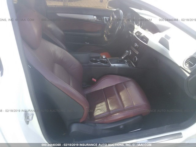 WDDGJ4HB6DF988421 - 2013 MERCEDES-BENZ C 250 WHITE photo 5