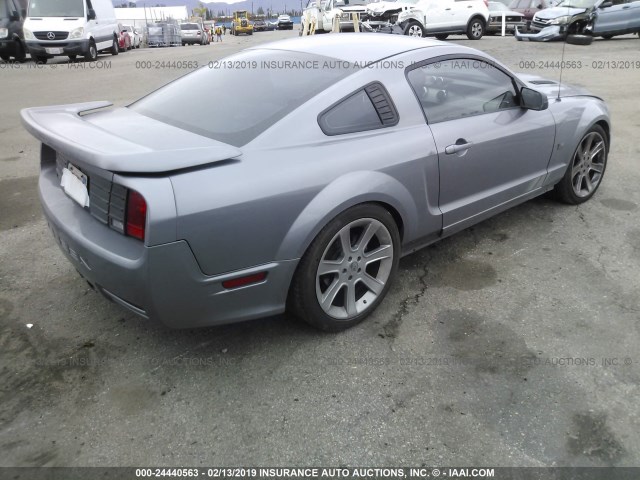 1ZVFT82HX65172189 - 2006 FORD MUSTANG GT GRAY photo 4