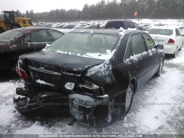 4T1BF28B44U351397 - 2004 TOYOTA AVALON XL/XLS BLACK photo 4