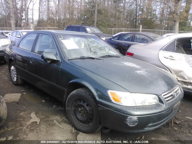4T1BF22KX1U118774 - 2001 TOYOTA CAMRY LE/XLE GREEN photo 1