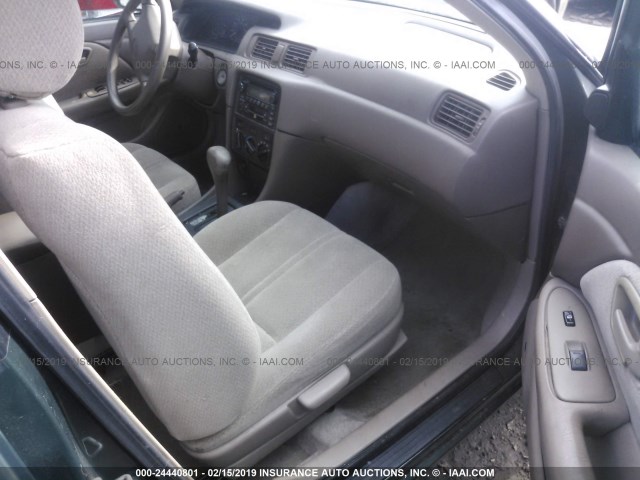 4T1BF22KX1U118774 - 2001 TOYOTA CAMRY LE/XLE GREEN photo 5