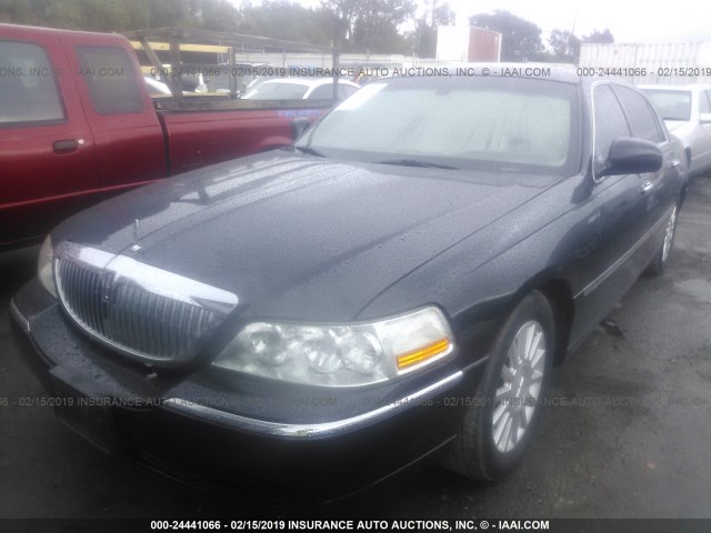 1LNHM81W53Y609238 - 2003 LINCOLN TOWN CAR EXECUTIVE BLACK photo 2