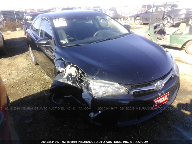 4T1BF1FK2GU615394 - 2016 TOYOTA CAMRY LE/XLE/SE/XSE შავი ფოტო 1