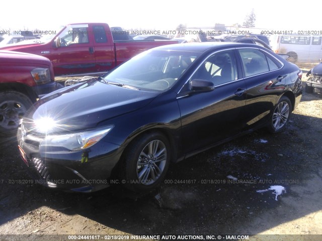 4T1BF1FK2GU615394 - 2016 TOYOTA CAMRY LE/XLE/SE/XSE შავი ფოტო 2