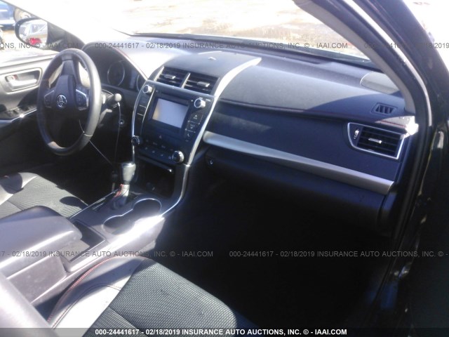 4T1BF1FK2GU615394 - 2016 TOYOTA CAMRY LE/XLE/SE/XSE შავი ფოტო 5