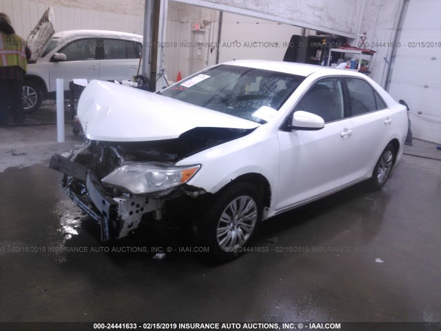 4T4BF1FK1CR230540 - 2012 TOYOTA CAMRY SE/LE/XLE 白色 照片 2