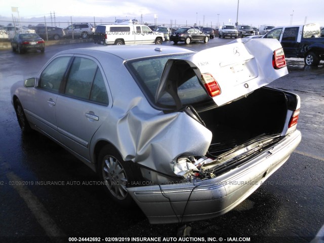 WDBJF65J71B223485 - 2001 MERCEDES-BENZ E 320 SILVER photo 3