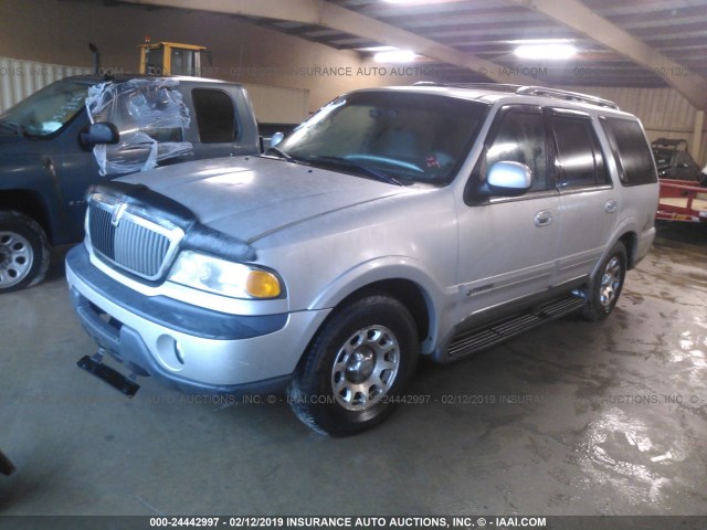 5LMRU27A2XLJ32250 - 1999 LINCOLN NAVIGATOR SILVER photo 2
