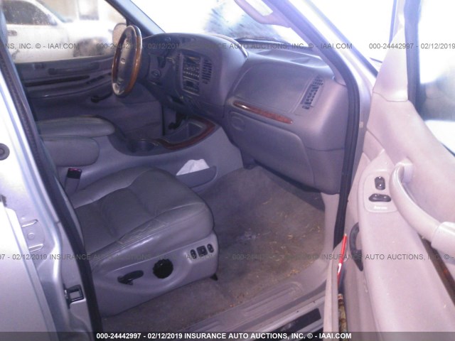 5LMRU27A2XLJ32250 - 1999 LINCOLN NAVIGATOR SILVER photo 5