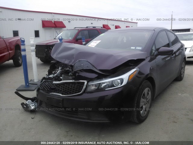 3KPFK4A70JE187451 - 2018 KIA FORTE LX 栗色 照片 2