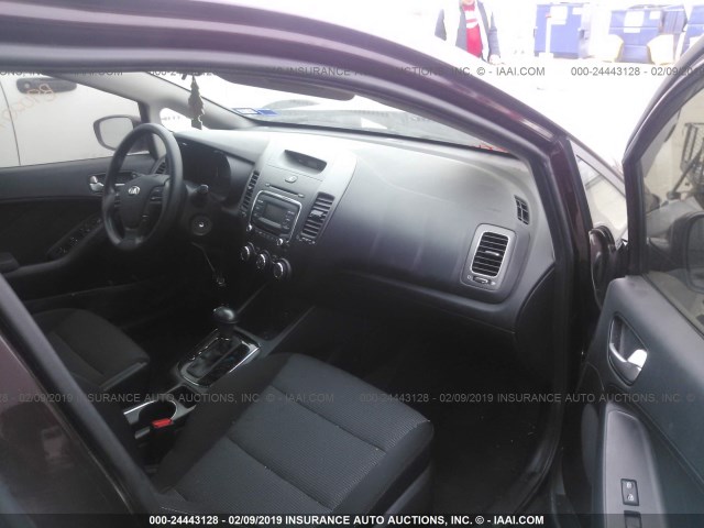 3KPFK4A70JE187451 - 2018 KIA FORTE LX 栗色 照片 5