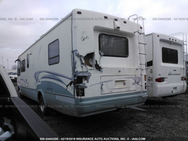 5B4LP37JXY3318345 - 2000 WORKHORSE CUSTOM CHASSIS MOTORHOME CHASSIS  WHITE photo 3