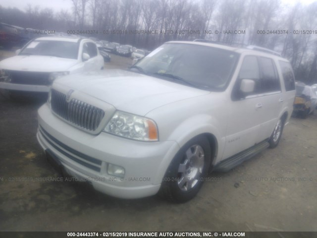 5LMFU28575LJ00699 - 2005 LINCOLN NAVIGATOR WHITE photo 2