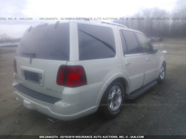 5LMFU28575LJ00699 - 2005 LINCOLN NAVIGATOR WHITE photo 4