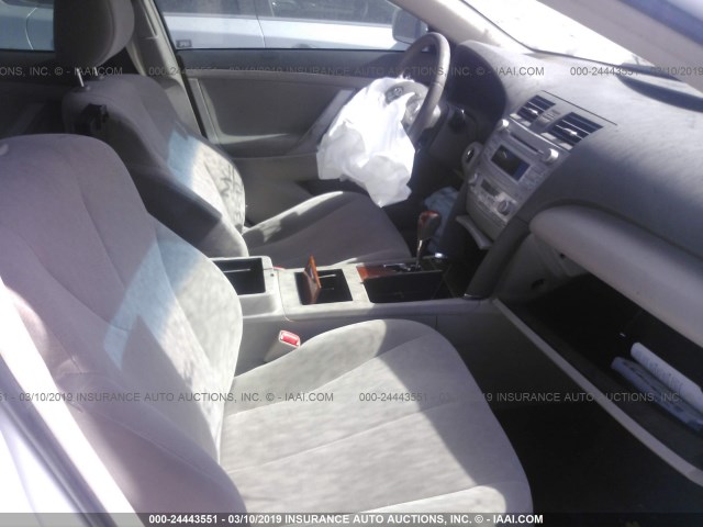 4T1BF3EK7BU653774 - 2011 TOYOTA CAMRY SE/LE/XLE 灰色 照片 5