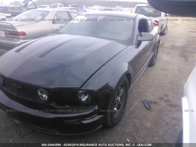 1ZVHT82H085196898 - 2008 FORD MUSTANG GT BLACK photo 2