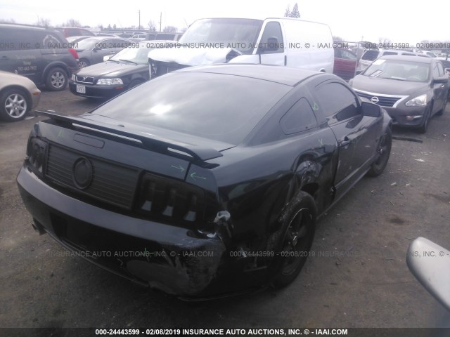 1ZVHT82H085196898 - 2008 FORD MUSTANG GT BLACK photo 4