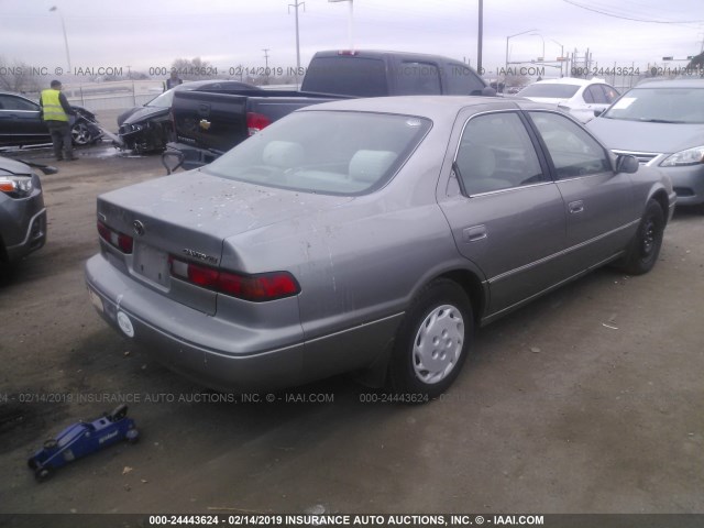 4T1BG22KXVU043853 - 1997 TOYOTA CAMRY CE/LE/XLE BROWN photo 4