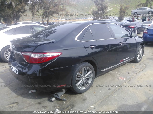 4T1BF1FK2HU640295 - 2017 TOYOTA CAMRY LE/XLE/SE/XSE BLACK photo 4