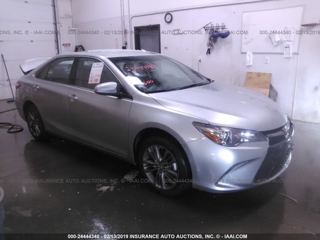 4T1BF1FK9GU250695 - 2016 TOYOTA CAMRY LE/XLE/SE/XSE ვერცხლისფერი ფოტო 1