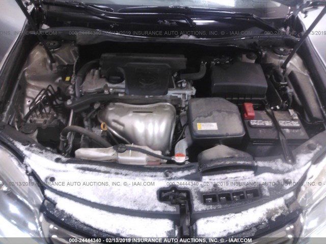 4T1BF1FK9GU250695 - 2016 TOYOTA CAMRY LE/XLE/SE/XSE ვერცხლისფერი ფოტო 10