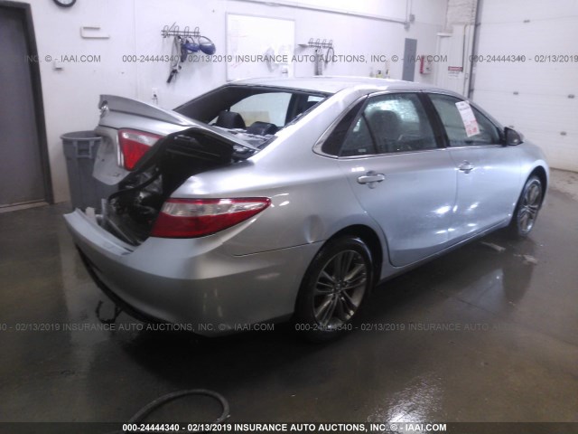 4T1BF1FK9GU250695 - 2016 TOYOTA CAMRY LE/XLE/SE/XSE ვერცხლისფერი ფოტო 4