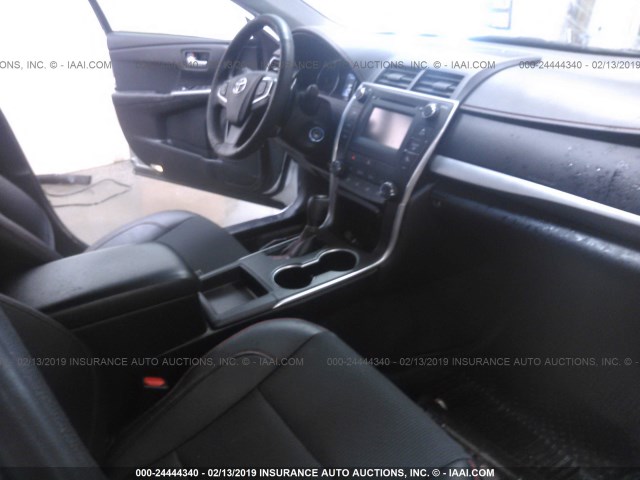 4T1BF1FK9GU250695 - 2016 TOYOTA CAMRY LE/XLE/SE/XSE ვერცხლისფერი ფოტო 5