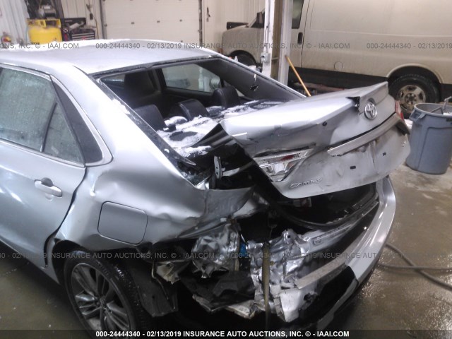 4T1BF1FK9GU250695 - 2016 TOYOTA CAMRY LE/XLE/SE/XSE ვერცხლისფერი ფოტო 6