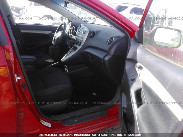 2T1KU4EE6AC402735 - 2010 TOYOTA COROLLA MATRIX  RED photo 5