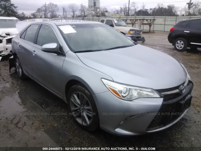 4T1BF1FK4FU894555 - 2015 TOYOTA CAMRY LE/XLE/SE/XSE 银色 照片 1