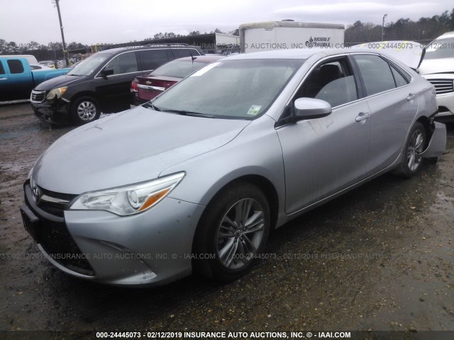 4T1BF1FK4FU894555 - 2015 TOYOTA CAMRY LE/XLE/SE/XSE 银色 照片 2