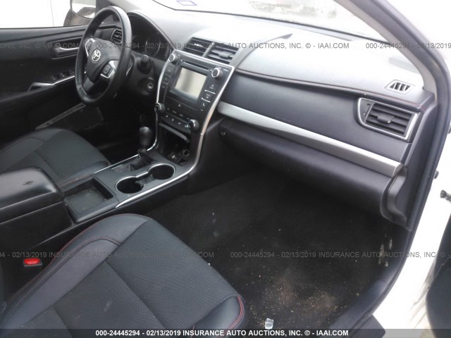 4T1BF1FK4GU548202 - 2016 TOYOTA CAMRY LE/XLE/SE/XSE WHITE photo 5