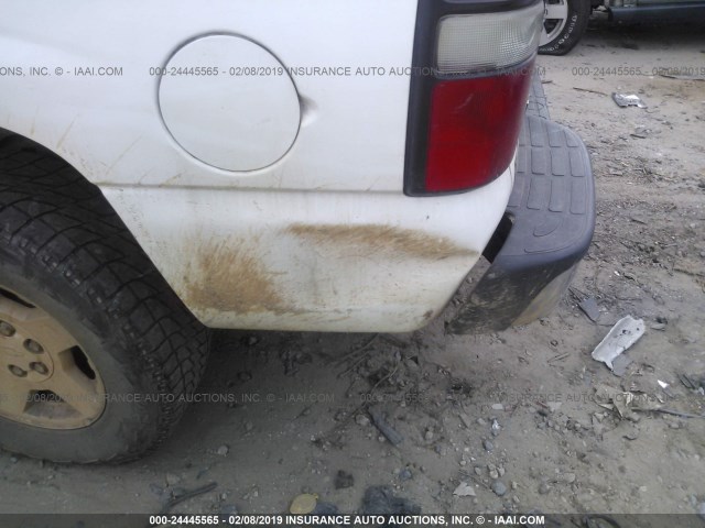 1GKEK13T65J209115 - 2005 GMC YUKON WHITE photo 6