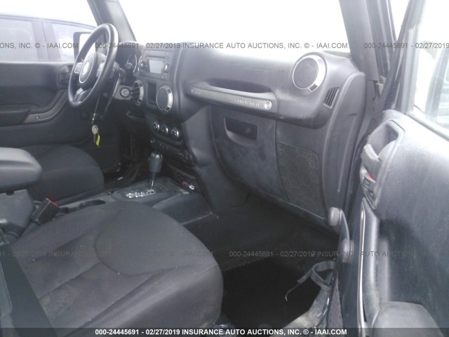 1C4BJWDG6FL575548 - 2015 JEEP WRANGLER UNLIMITE  BLACK photo 5