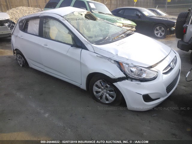 KMHCT5AEXHU362834 - 2017 HYUNDAI ACCENT SE SILVER photo 1