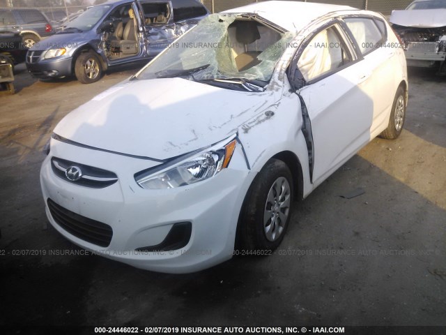 KMHCT5AEXHU362834 - 2017 HYUNDAI ACCENT SE SILVER photo 2