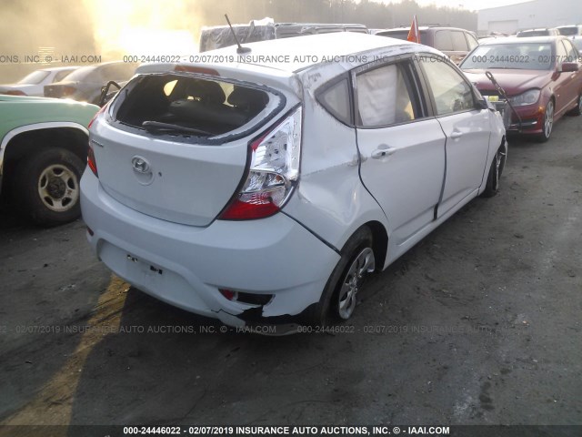 KMHCT5AEXHU362834 - 2017 HYUNDAI ACCENT SE SILVER photo 4