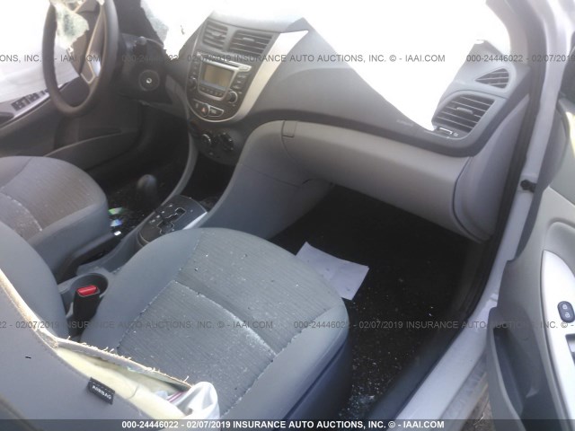 KMHCT5AEXHU362834 - 2017 HYUNDAI ACCENT SE SILVER photo 5