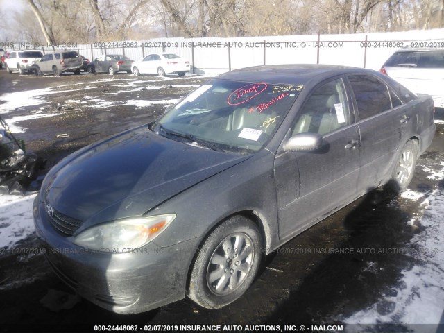 JTDBE30K020065964 - 2002 TOYOTA CAMRY LE/XLE/SE GRAY photo 2