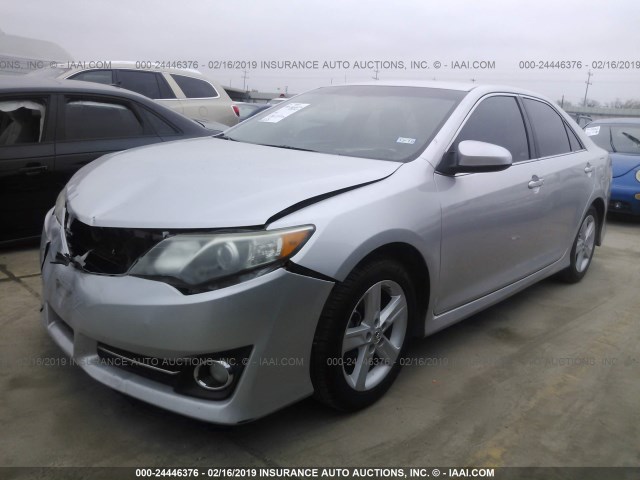 4T1BF1FK7CU201148 - 2012 TOYOTA CAMRY SE/LE/XLE SILVER photo 2