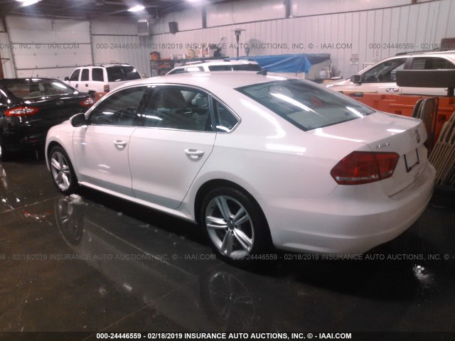 1VWBN7A38EC084177 - 2014 VOLKSWAGEN PASSAT SE WHITE photo 3