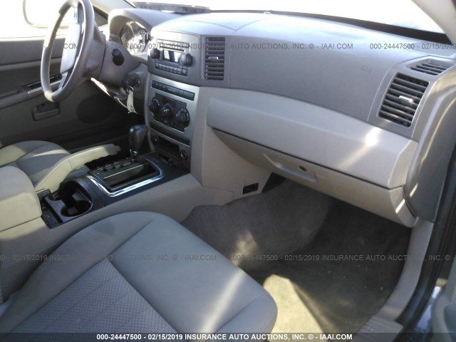 1J4GS48K55C724255 - 2005 JEEP GRAND CHEROKEE LAREDO/COLUMBIA/FREEDOM 深棕色 照片 5